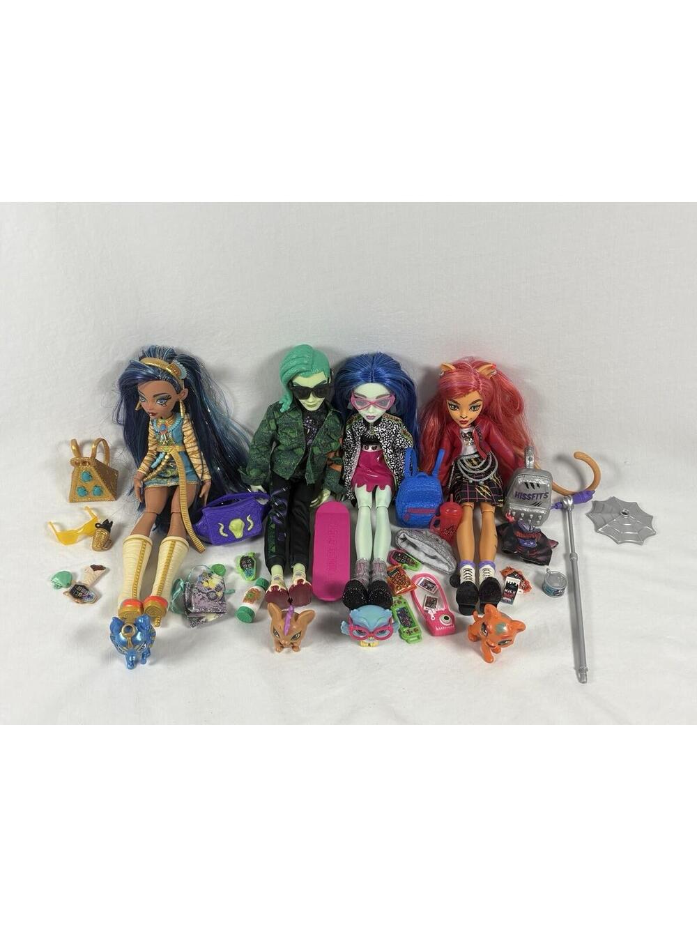 Lot of 4 Monster High Dolls And Accessories